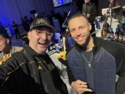 Phil Hellmuth apresentou Stephen Curry como o "melhor Warrior" (Foto: Reprodução/Twitter @phil_hellmuth)