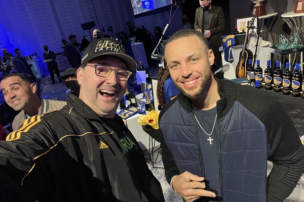 Phil Hellmuth apresentou Stephen Curry como o 