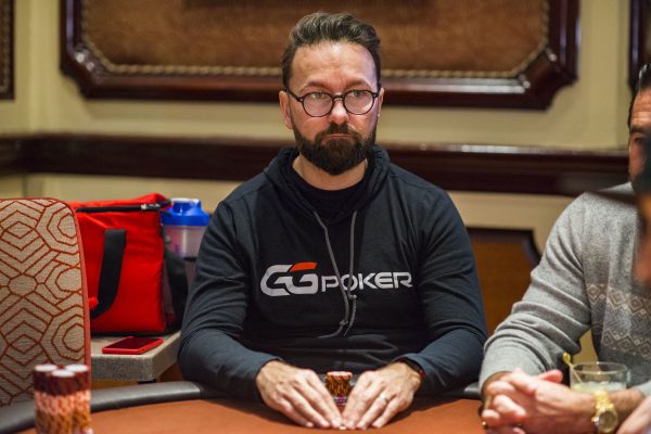 Daniel Negreanu busca o segundo título na semana