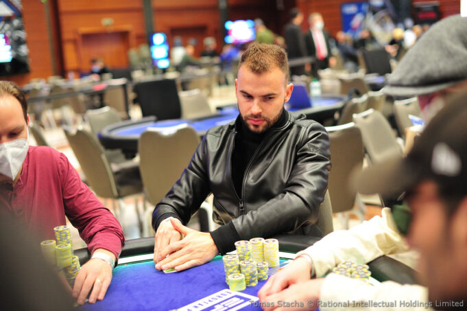 Renan Bruschi foi bem no High Roller do EPT Praga