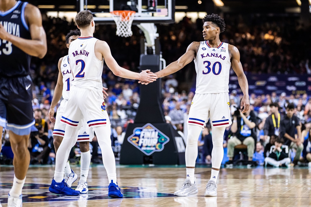 Kansas está a um jogo do título nacional (Foto: Reprodução/Twitter @KUHoops)