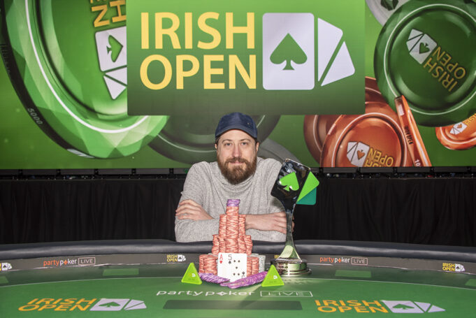 Steve O'Dwyer não deu chances para os adversários (Foto: Reprodução/Twitter @irish_pokeropen)