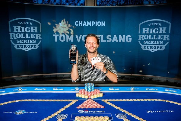 Tom Vogelsang levantou o primeiro troféu da Super High Roller Series (Foto: Merit Casino)