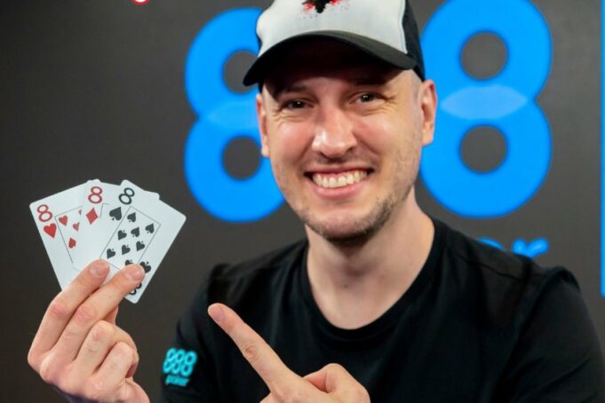 Ian Simpson foi anunciado como o mais novo embaixador do 888poker.