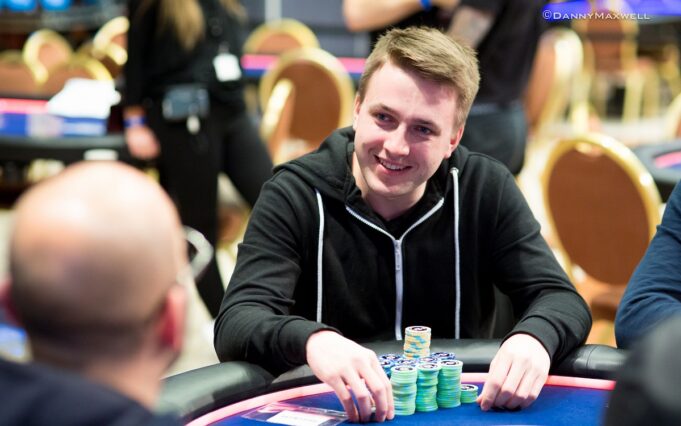 Samuel Vousden deu aula nos torneios high stakes