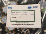 O 888poker introduziu sacos de fichas biodegradáveis em seus eventos live. (Reprodução: Twitter @DaveGibson91)