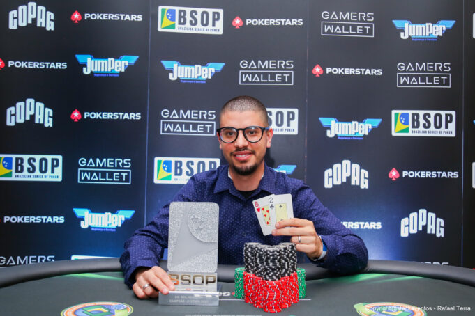 Gustavo Castilho subiu ao topo do pódio do Heads-Up do BSOP Rio