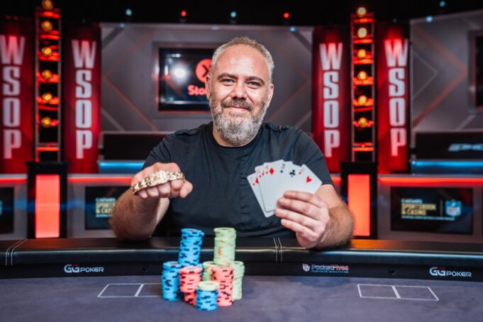 Denis Nesterenko, campeão do Evento #20 da WSOP