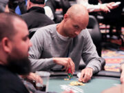 Phil Ivey está sendo seguido por uma equipe em Las Vegas