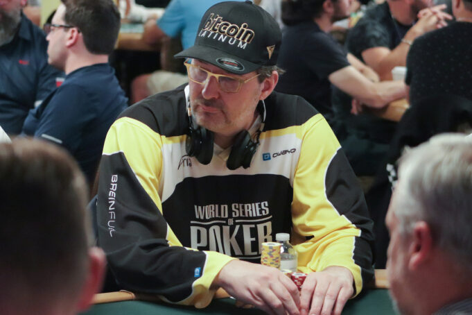 Phil Hellmuth fez parte da confusão, mas não foi o culpado