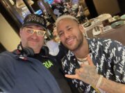 Phil Hellmuth e Neymar se encontraram em Vegas (Foto: Reprodução/Twitter @phil_hellmuth)