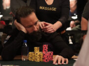 Daniel Negreanu está sofrendo nas mesas da WSOP 2022