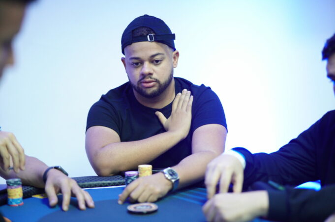 Eduardo Paulo foi quem mais juntou fichas no Dia 1 do High Roller