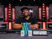 David Jackson ganhou seu segundo bracelete ao derrotar Phil Hellmuth.