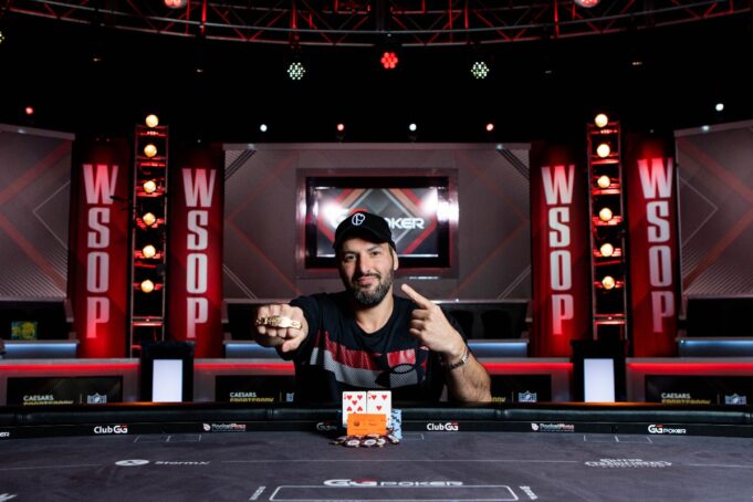 Mo Arani ficou com o título do Evento #81 da WSOP 2022