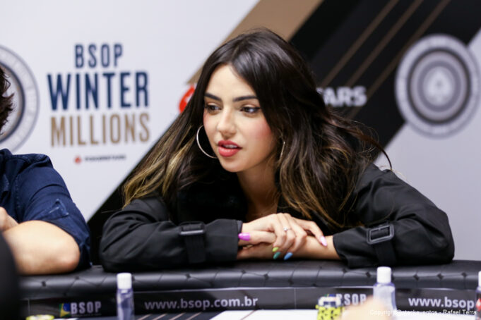 Nyvi Estephan conheceu o poker quando ainda estava no colegial