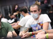 Alisson Piekazewicz, chip leader do Dia 1 do 6-Handed