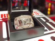 O bracelete da WSOP possui mais de 2.600 gemas