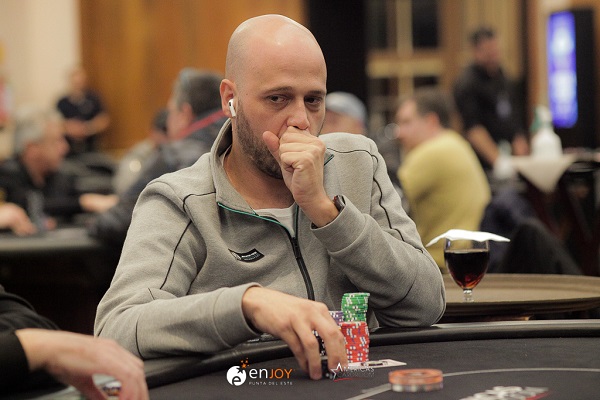 Eduardo Ferreira, melhor brasileiro ao início do Dia 3 do ME do Enjoy Poker Tour (Foto: CodigoPoker)