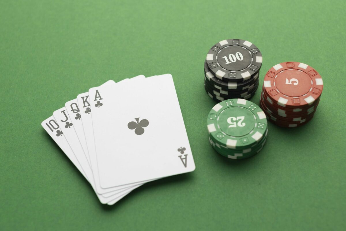 Royal Flush em paus superou quadra de T na WSOP