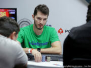 Carlos Ribeiro foi eliminado em um pote de quase 120 blinds