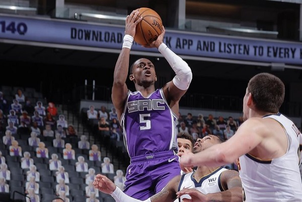 Sacramento Kings, de De'Aaron Fox (foto), tem a confiança de um grande apostador (Foto: Reprodução/Instagram @swipathefox)