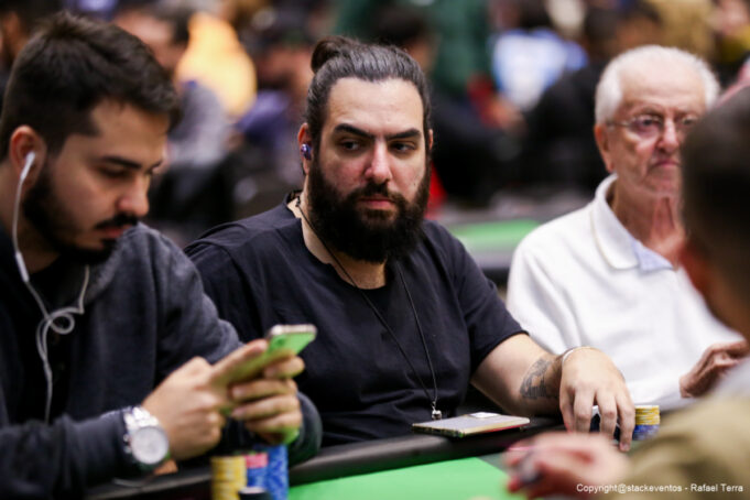 Elias Neto tem um dos maiores stacks no Mystery Bounty Championship