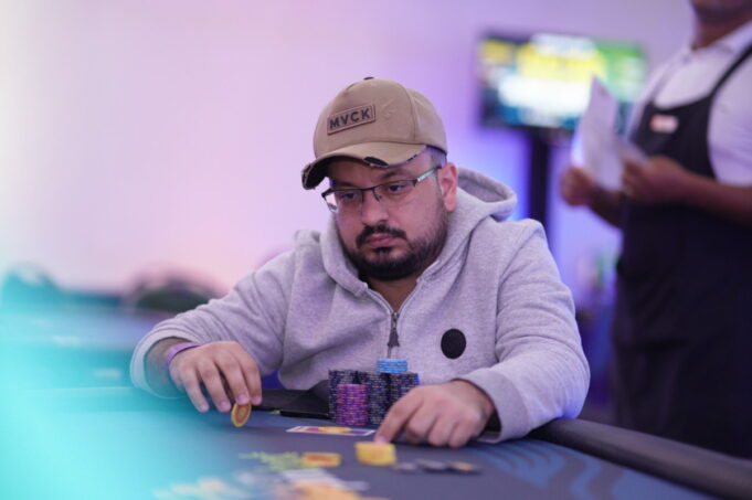 Johnny Pereira terá um belo stack para jogar o Dia Final do Main Event