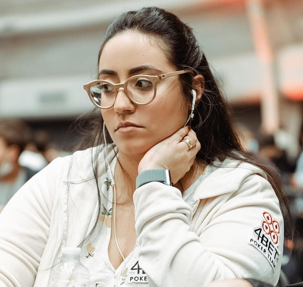 Carla Marins só parou no heads-up do #56-Medium (Foto: Reprodução/Instagram @nanasmakeup)