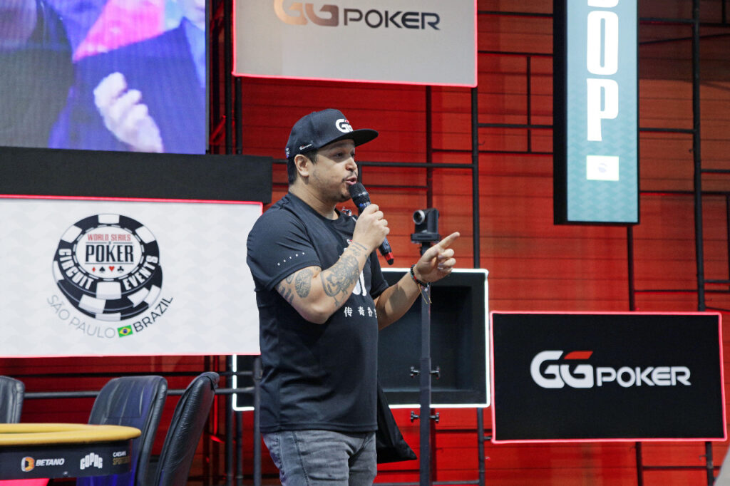 Felipe Mojave foi o responsável por entregar os braceletes da WSOP