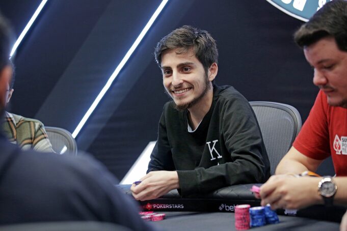 Daniel Aziz tem um bom stack para começar a etapa decisiva do Sunday Million