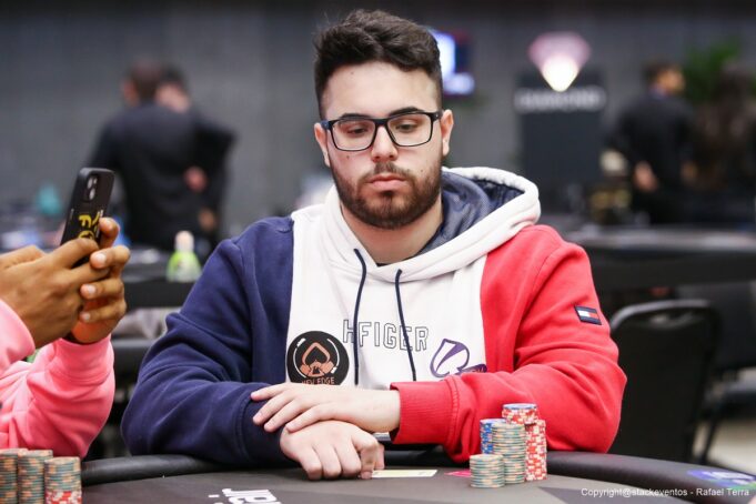 Guilherme Paz segue na disputa do Main Event do BSOP Millions