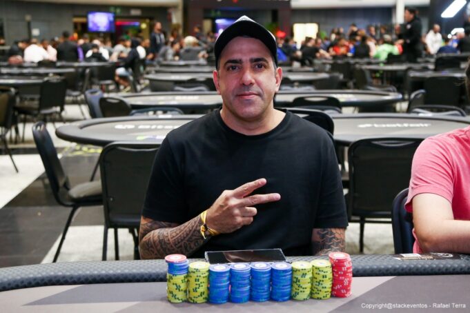 Felipe Torres aparece no topo do chip count