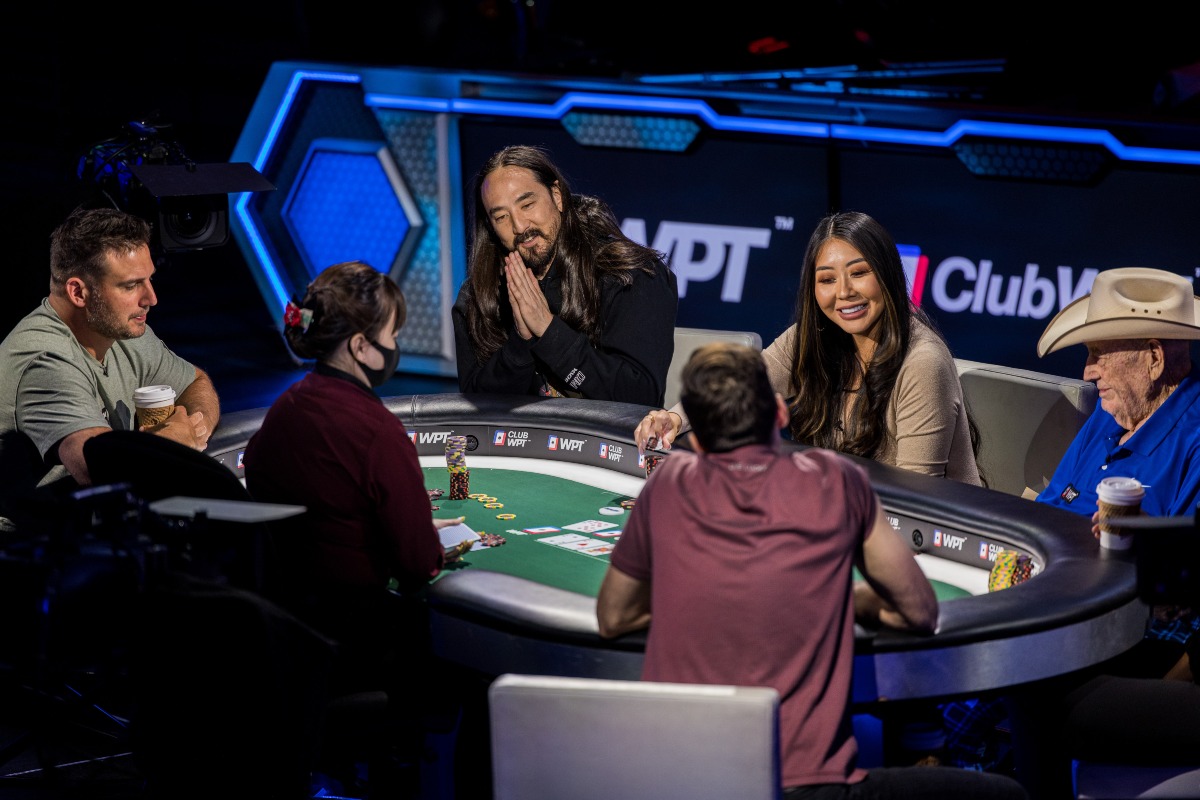 Steve Aoki não perde a oportunidade de jogar com os amigos (Foto: WPT)