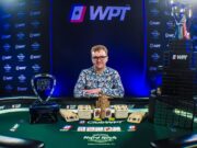 Andrew Wilson mais do que dobrou o total de ganhos da carreira com a vitória (Foto: WPT)