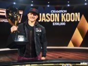 Jason Koon garantiu o belo troféu e meio milhão