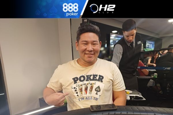 Bruno Takahashi avançou na liderança do chip count