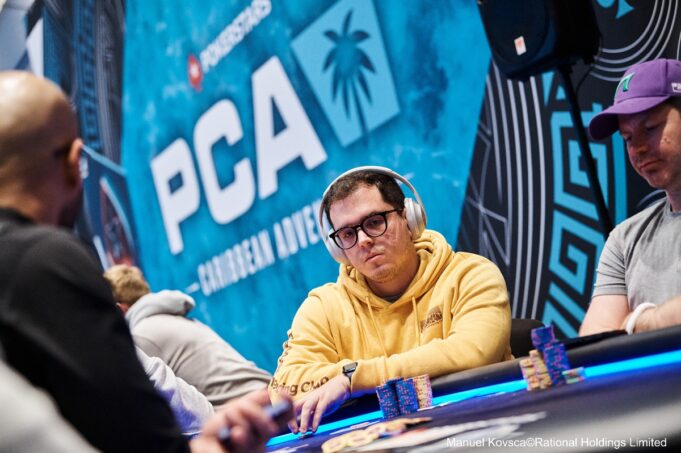 Brunno Botteon está com a leitura em dia no BSOP Bahamas