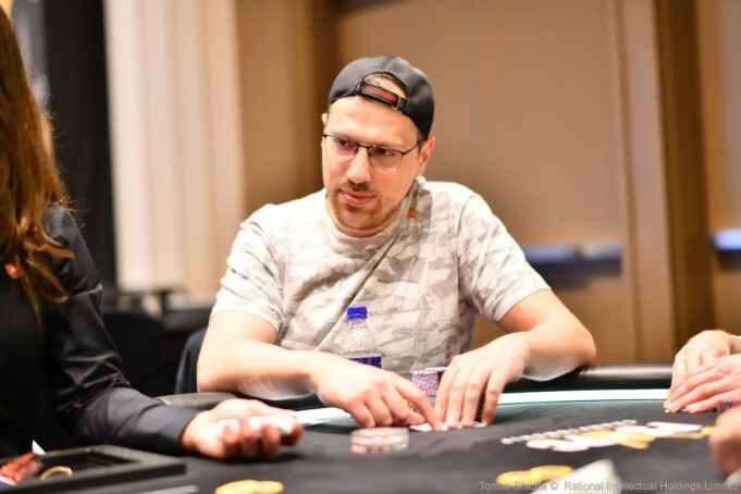 Artur Martirosian aparece no topo do chip count