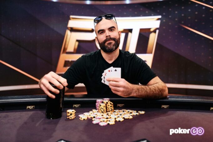 Nick Guagenti levou o troféu do inédito festival (Foto: PokerGO)