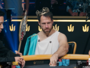 Dan Cates puxou um pote gigantesco contra Punnat Punsri (Foto: Reprodução/Twitter @tritonpoker)