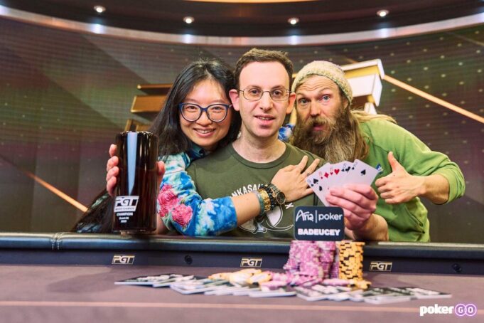 Scott Abrams (centro), campeão do Evento #6 do PGT Mixed Games (Foto: PokerGO)