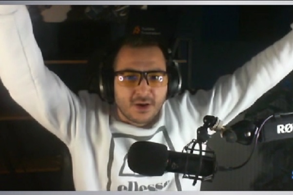 Spiros Lamprou comemorou quando viu que foi superado (Foto: Reprodução/Twitch)