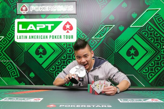 Jorge Huang entrou na mesa final chip leader e dominou as ações