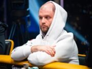 Daniel Smiljkovic aparece no topo do chip count da competição mais cara da série (Foto: Triton Poker)