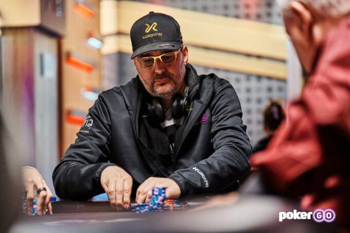 Phil Hellmuth está entre os finalistas no US Poker Open