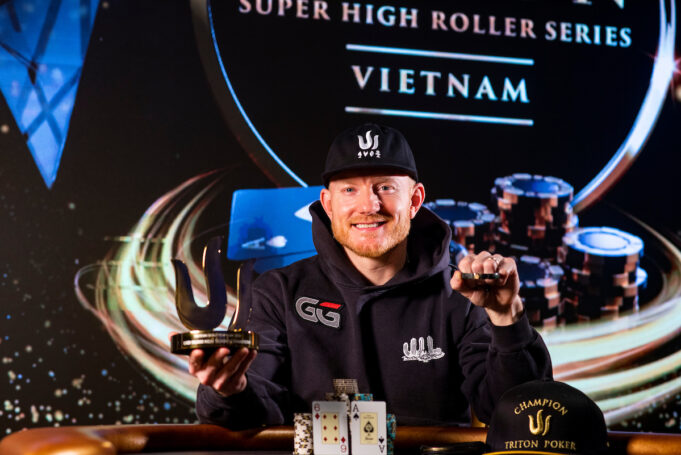 Jason Koon agora é pentacampeão do circuito Triton (Foto: Triton Poker)