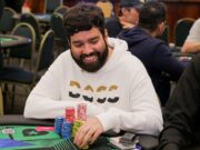 Pedro Oliveira acumulou um stack gigante no Dia 1B do torneio