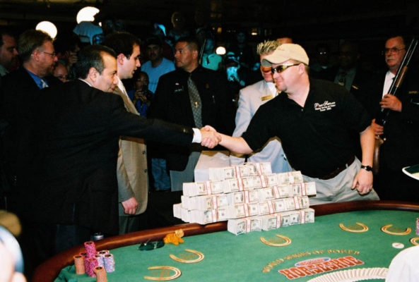 Chris Moneymaker venceu Main Event da WSOP em 2003 (Foto: Reprodução/Twitter @RobKuhn)