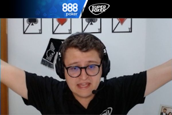 Alan Ferreira comandou a transmissão do freeroll no 888poker no Torcida SuperPoker